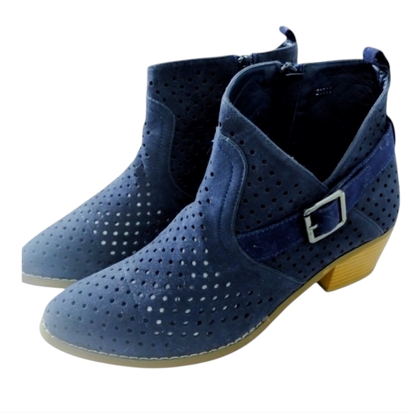 JC Womens Perforated Faux Suede Stacked Heel Asymmetrical Booties size 8½ Buckle - Picture 2 of 14